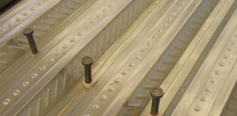 Conectores de fixação por soldadura